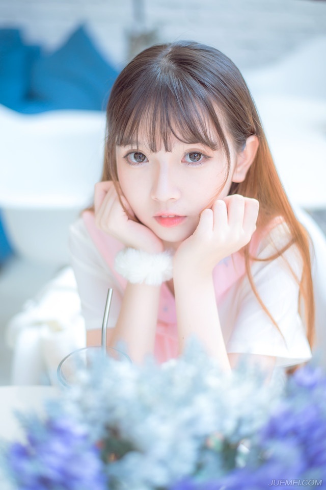 但我更喜欢这样，就像你一直在这里，忽然之间涌来一批人，和你干着一样的事，忽然他们又都走了，这里并不冷清，但周围不在纷杂。——韩寒《我所理解的生活》